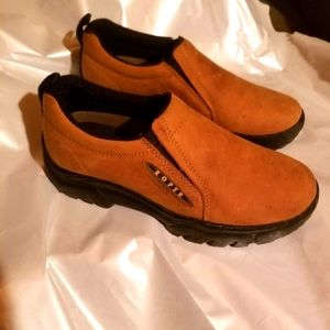 Men's casual shoes